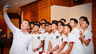 Presiden Jokowi Berikan Bonus untuk Timnas Sepak Bola U-16, Jakarta, 18 Agustus 2022