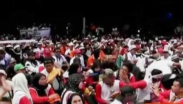 Ratusan Honorer Tuntut Status hingga Patung Lilin Presiden Jokowi