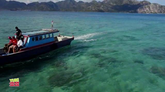 MENGINTIP 'SURGA' DI NATUNA; UTARA INDONESIA