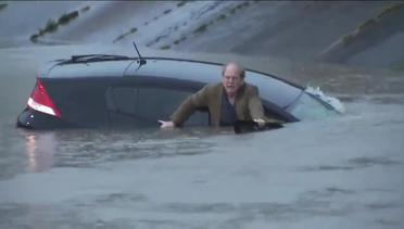 Detik-detik Reporter Selamatkan Pria Terjebak Banjir Houston AS