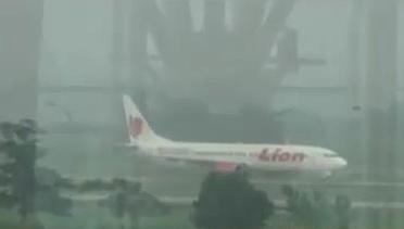 Kilas Indonesia: Kabut Tebal Ganggu Penerbangan Bandara Kualanamu