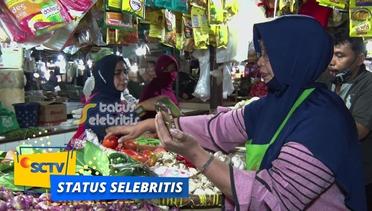 Setia! Ibu Sri Menonton Sinetron Anak Band Sambil Berdagang Sayur di Pasar | Status Selebritis