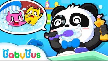 Bayi Panda Kiki & Miumiu Rajin Menggosok Gigi