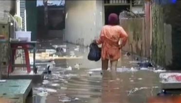 VIDEO: Banjir Kiriman Rendam Rumah Warga di Kampung Pulo