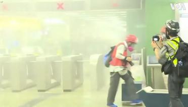 Police Fire Tear Gas at Protesters Inside Hong Kong Train Station
