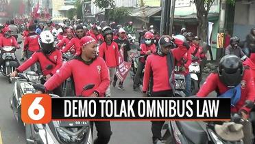 Ratusan Buruh di Jakarta dan Jatim Demo Tolak Omnibus Law Cipta Kerja