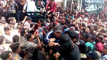 Ricuh Demo Mahasiswa Tolak RUU KUHP dan UU KPK di Malang 