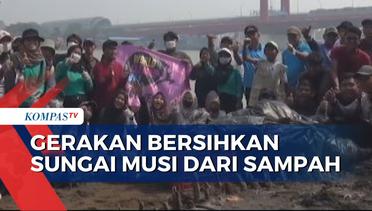 Pemuda dan Relawan di Palembang Lakukan Gerakan Bersih Sampah di Sungai Musi