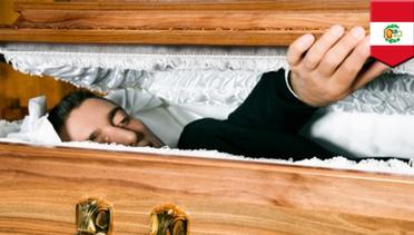 Pria mati bangun: Pria mati ditemukan bernafas di pemakamannya di Peru - TomoNews