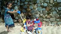 Baby Raesha Belajar naik sepeda anak Roda tiga