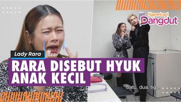 Lady Rara Mewek Saat Diberi Album Foto Oleh Hyuk Vixx, Sampai Dibilang Mirip Anak Kecil