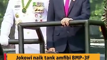Momen Jokowi Cek Pasukan Naik Tank Amfibi TNI