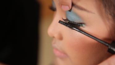 Tutorial Makeup Eyeshadow Biru