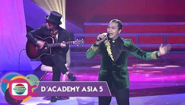 PENUH PESONA!!! Azmirul Azman (Malaysia) "Laksmana Raja Dilaut" Diiringi Petikan Gitar Denny Chasmala Dapat 3 Lampu Hijau - D'Academy Asia 5