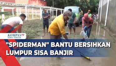 Spiderman Bantu Bersihkan Lumpur Sisa Banjir di Sukoharjo