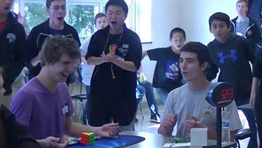 Pria Ini Berhasil Selesaikan Permainan Rubik Dalam Waktu 5 Detik