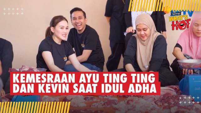 Ayu Ting Ting Turun Langsung Potong Daging Kurban, Ditemani Sang Kekasih?