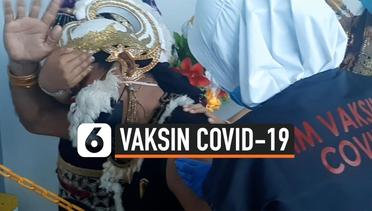 Momen 'Wayang' Tutup Mata Saat Disuntik Vaksin Covid-19