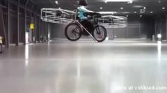 Inikah Sepeda Terbang Doraemon? 