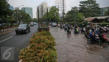 News Flash: Ini Alasan Ahok Jakarta Masih Ada Genangan Usai Hujan