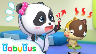 Bayi Panda Menjadi Dokter Kecil