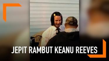 Keanu Reeves Terciduk Pakai Jepit Rambut Kekinian