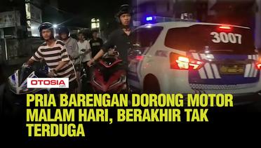 Tak Terduga, Pria Bareng-bareng Dorong Motor Saat Malam Hari Ternyata Sedang Digiring Polisi