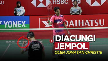 Aksi Chico Aura Dwi Wardoyo yang Dapat Acungan Jempol Jonatan Christie pada Final Indonesia Masters 2023