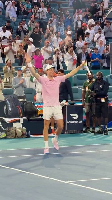 Momen terbaik Jannik Sinner di final Miami dari courtside | ATP 2026