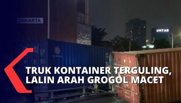 Diduga Rem Blong, Truk Bermuatan 30 Ton Barang Bekas Terguling di Jalan Latumenten