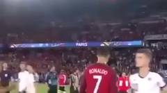 Ronaldo selfie dengan fans nya setelah pertandingan
