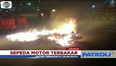 Motor Terbakar Usai Tabrak Pembatas Jalan di MT Haryono, Tebet - Patroli Siang