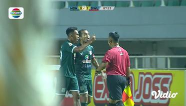 Kontroversi!! Manfaatkan Bola Lepas!! Angga (Dewa United) Ceploskan Bola ke dalam Gawang PSMS Medan! | Liga 2 2021/2022
