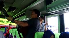 Pengamen menyanyikan lagu Anak " Abang Tukang Bakso" di Bus
