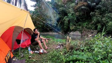 Camping di tepi sungai Abung yang sejuk di Provinsi Lampung