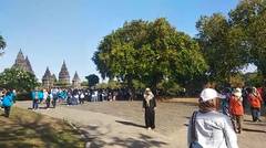 Candi Prambanan Wisata Yogyakarta Melihat Lihat Suasana Sekitar Candi