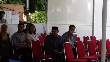 Presiden ke-3 RI BJ Habibie memberi suara pada pilkada DKI