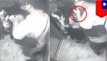 Tertangkap CCTV pria mesum ini menciumi rambut wanita di dalam lift - TomoNews