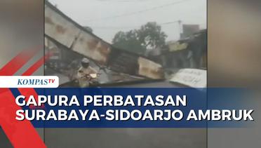 Diterjang Angin Kencang saat Hujan Deras, Gapura Perbatasan Surabaya-Sidoarjo Ambruk