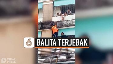 Penyelamatan Balita yang Terjebak di Balkon Lantai 4 Rumahnya