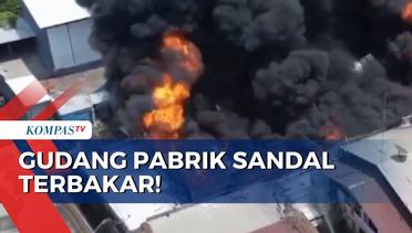 Detik-Detik Drone Tangkap Gambar Asap Hitam di Penjaringan Jakut, Gudang Pabrik Sandal Terbakar!