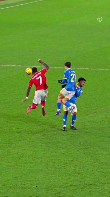 Skill individu Hudson-Odoi yang merepotkan lawan dalam bentuk slow-motion | Premier League 2025/26