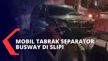 Sebuah Mobil Tabrak Separator Transjakarta, Jalan S Parman Arah Tomang Sempat Macet!