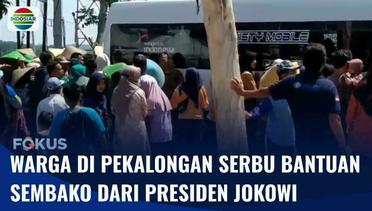 Mobil Minibus Pengangkut Paket Sembako dari Presiden Jokowi Diserbu Warga di Pekalongan | Fokus
