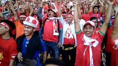 sporter timnas indonesia di stadion shah alam malaysia