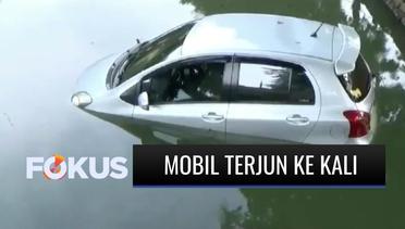 Diduga Pengemudi Baru Belajar Nyetir, Sebuah Mobil Terjun ke Kali Bintaro | Fokus