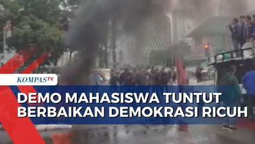 Demo Mahasiswa Diwarnai Aksi Bakar Ban, Tuntut Perbaikan Demokrasi dan Harga Sembako Turun