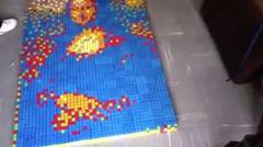 Gambar Monalisa Ini Terbuat dari 330 Rubik