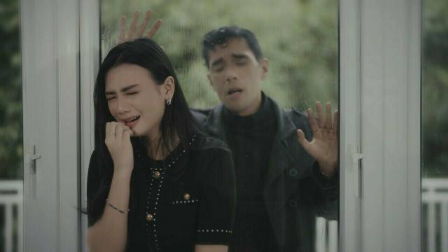 Asbak Band - Ragamu Disini, Hatimu Tidak (Official Music Video)