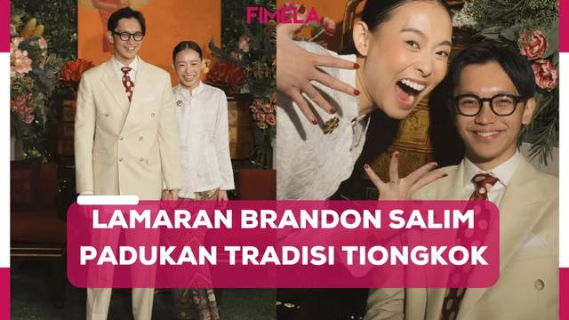 6 Potret Lamaran Brandon Salim dan Dhika Himawan di Rumah, Padukan Unsur Nusantara Tiongkok